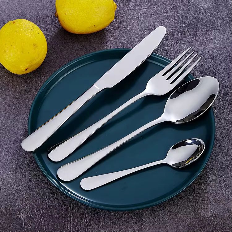 Set tacâmuri premium 24 piese cu suport