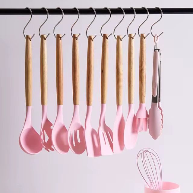 Set ustensile bucătărie 12 piese din silicon cu suport – eleganță și funcționalitate în fiecare zi