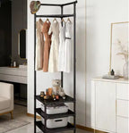 Suport haine tip colț cu rafturi – organizare inteligentă și economisire de spațiu